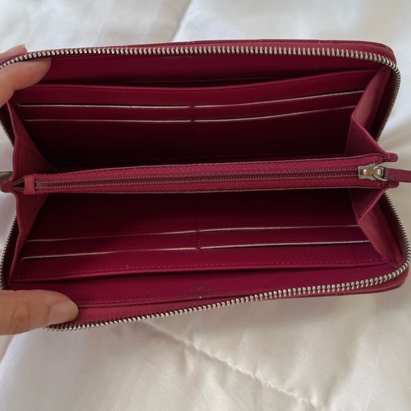 Authentic Chanel zippy wallet - Picture 9 of 13